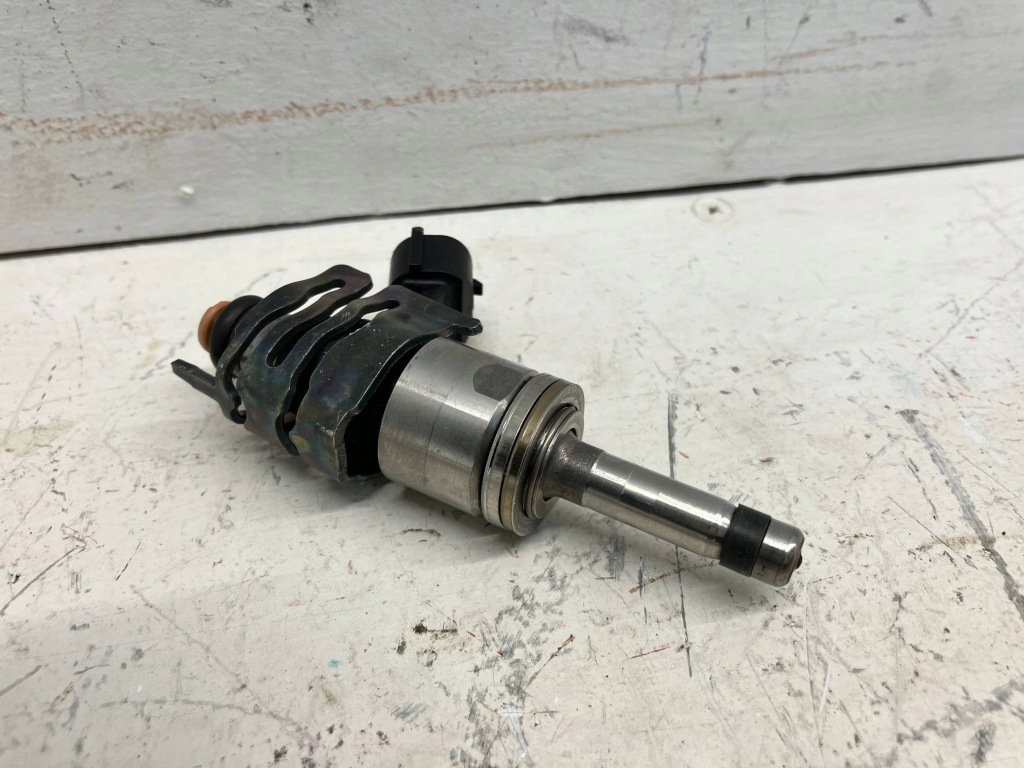 фото №7, Corolla e21 2.0h гібрид форсунка пального 23250-f2050