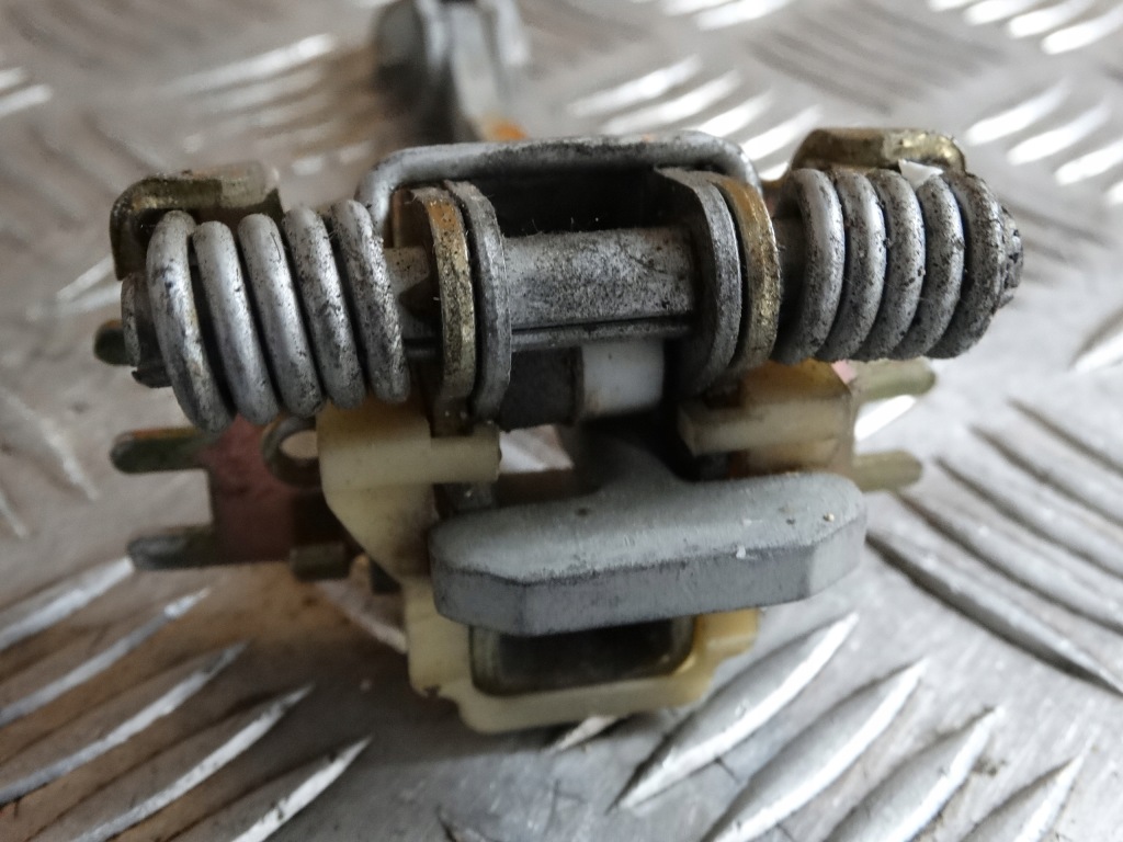 фото №3, Ограничитель дверь renault laguna ii левый перед