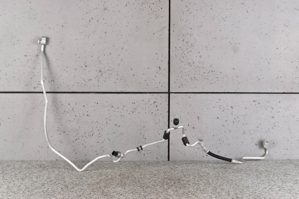 фото №1, Bmw 2 f45 f46 x1 f48 x2 f39 mini f55 f56 шланг труба кондиционера 9209724