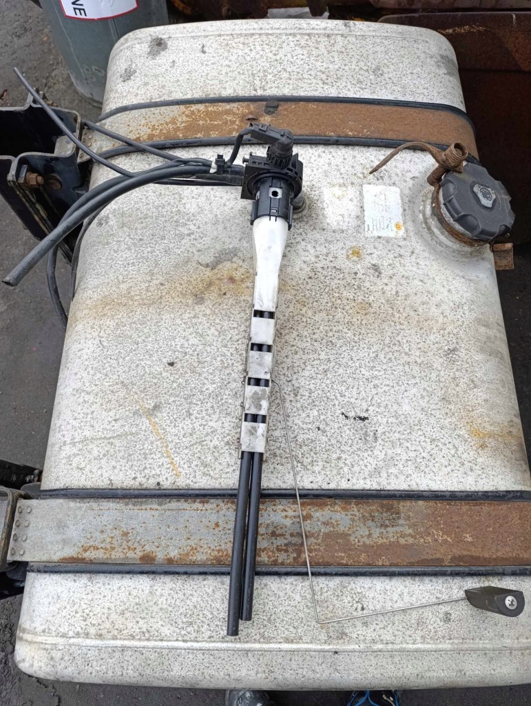 фото №1, Датчик уровня топлива поплавок маслоприёмник mercedes actros a0155424317