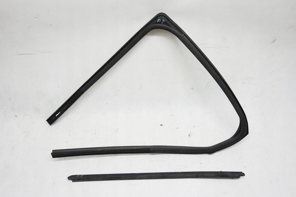 фото №1, Прокладка двері права задня dacia duster ii