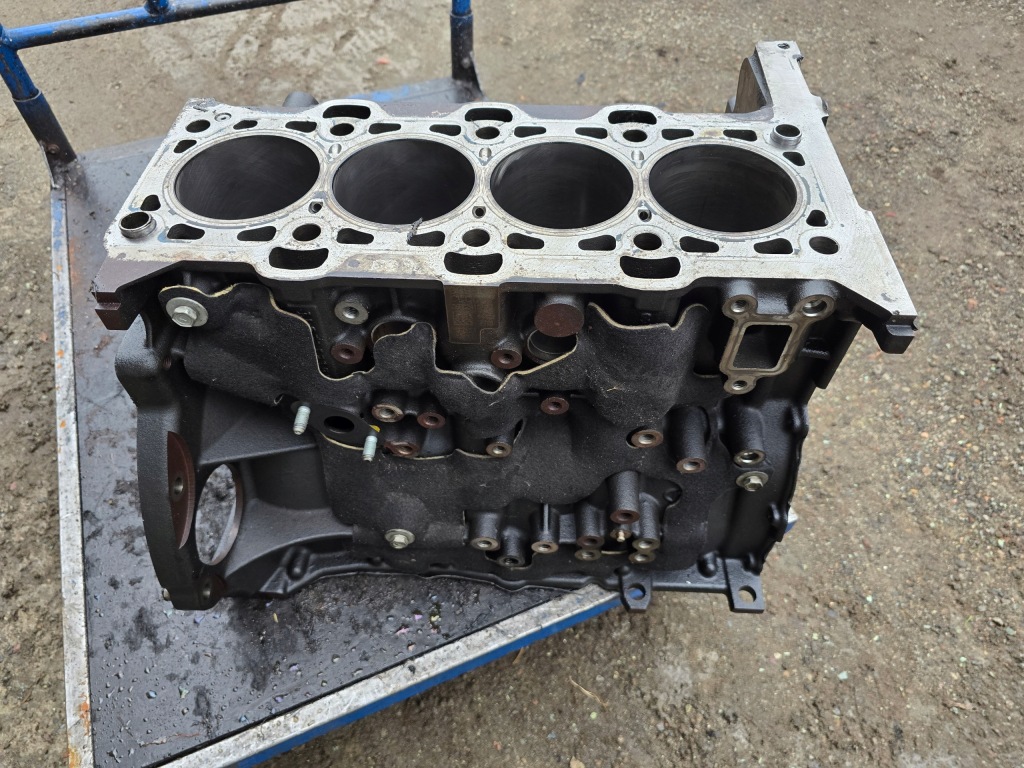 фото №1, Блок двигателя номинал kia sportage iii hyundai ix35 2.0 crdi d4ha