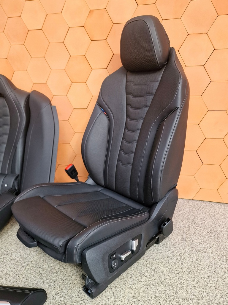 фото №10, Bmw 8 g16 салон сидіння чорні шкіра merino вентиляція bowers шторка