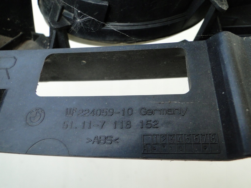 фото №9, Bmw 1 e87 04-11 кронштейн рамка противотуманная фара правый перед 5111-7118152