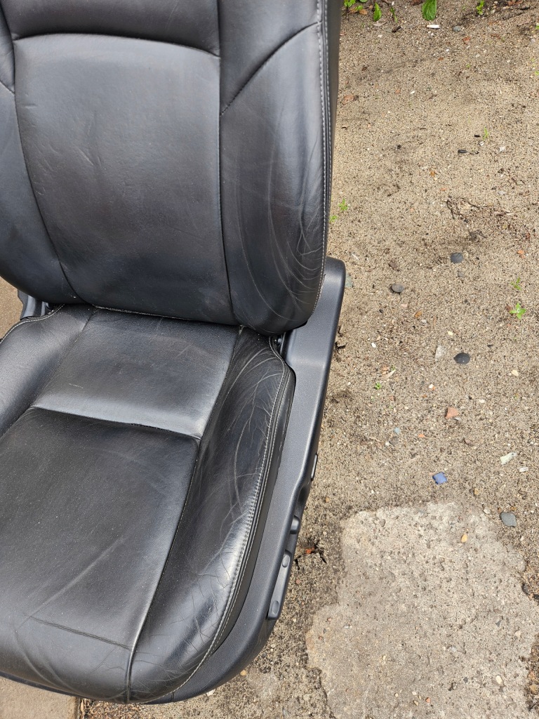 Toyota avensis t27 09-14 комплект сидений кожаных чёрные обшивки Недорого