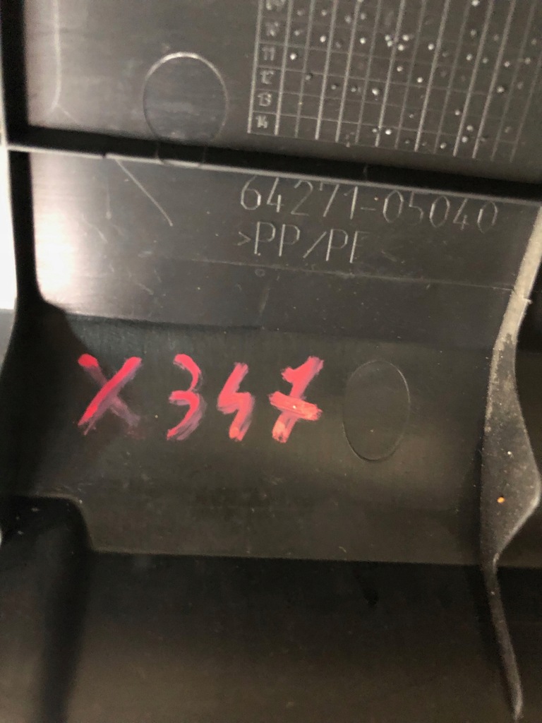 фото №13, Toyota avensis t27 кронштейн задний полка шторка 64271-05040