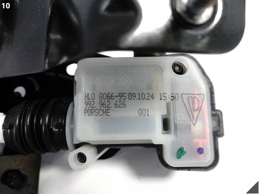 фото №11, Porsche 911 992 19- замок механизм крышки багажника нижняя часть перед