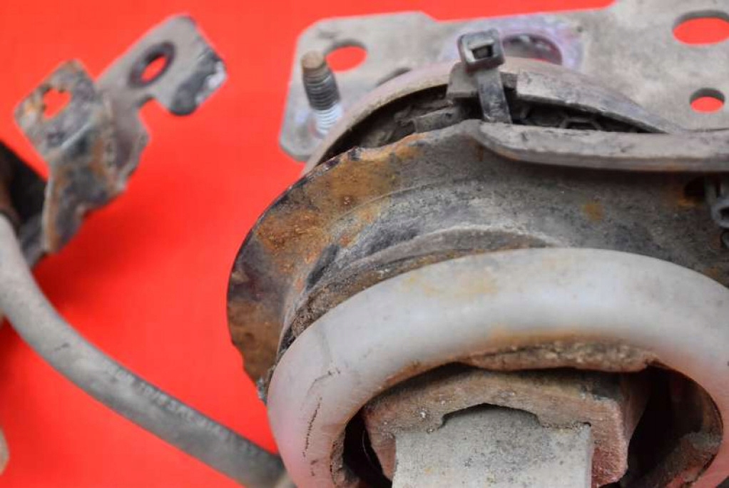 фото №6, Поворотний кулак ступиця права задня 6g915a968 volvo v60 1 i 2.0 d4 181 km 13-20