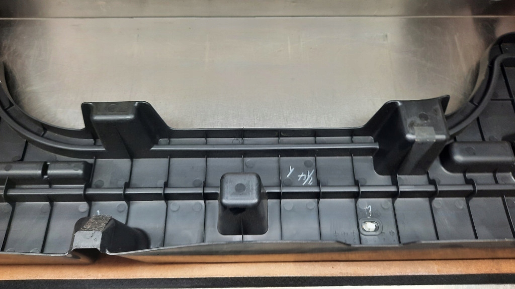 фото №13, Обшивка вкладиш багажника mazda 3 i 03-09r hb 5 двері