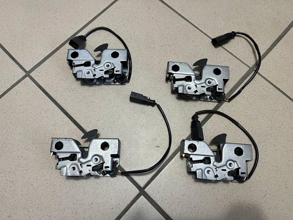 фото №1, Skoda rapid 5ja замок капот засов