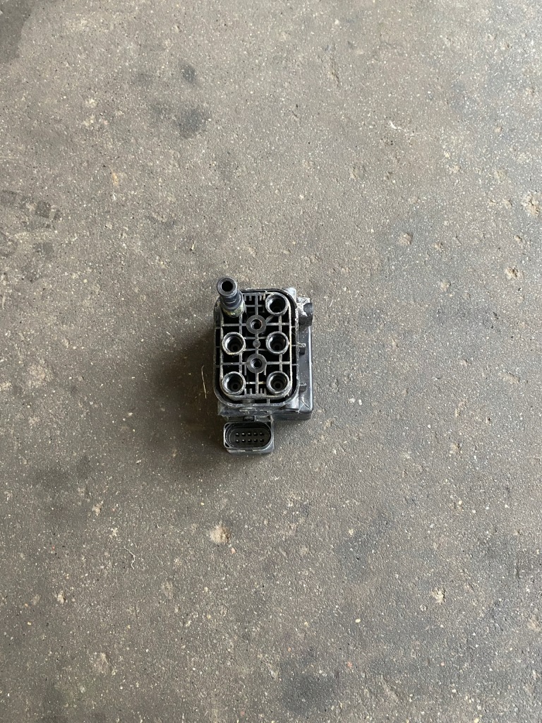 фото №1, Jeep grand cherokee wk2 клапан пневматика