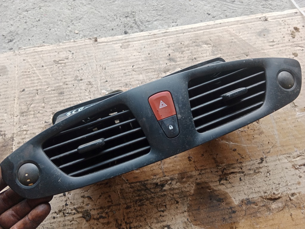 фото №1, Решётка обдув renault scenic iii 682600031r