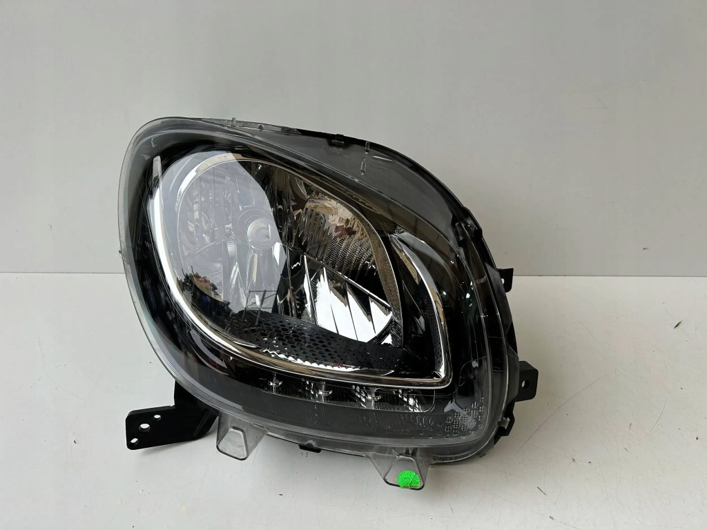 фото №1, Smart fortwo 453 лампа правая перед 4538200839 оригинал