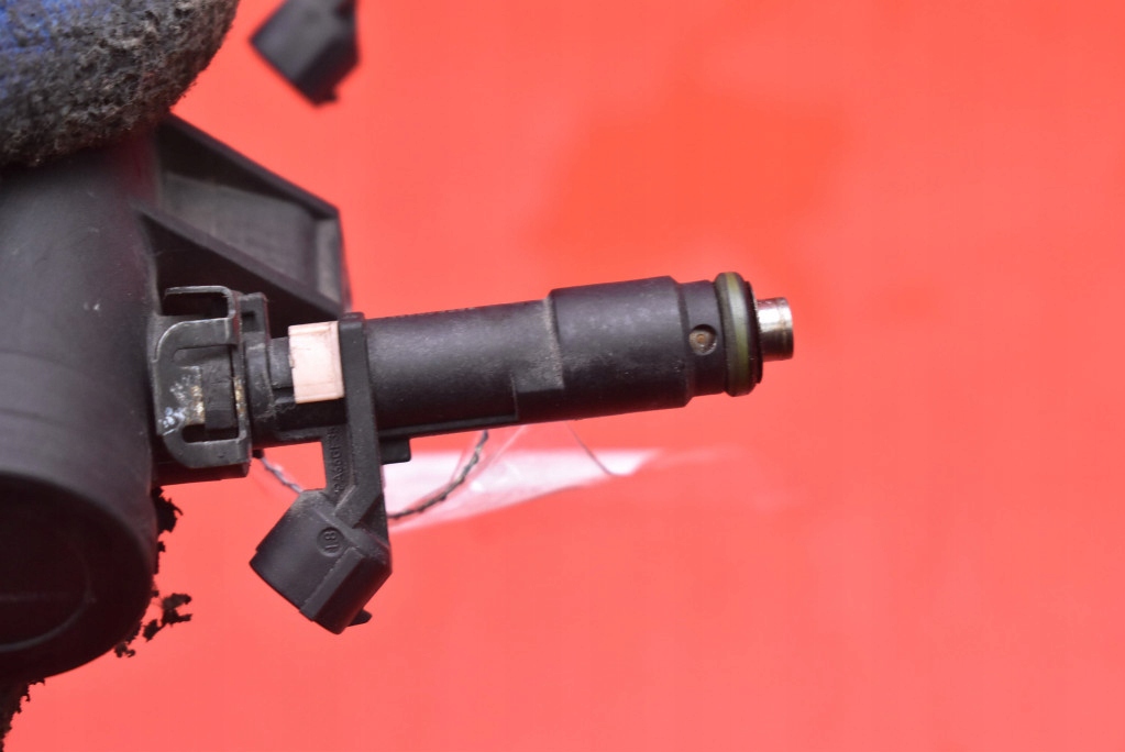 фото №6, Молдинг впрыскная форсунки 9628084680 citroen c4 picasso 1 i 2.0 16v 143 km