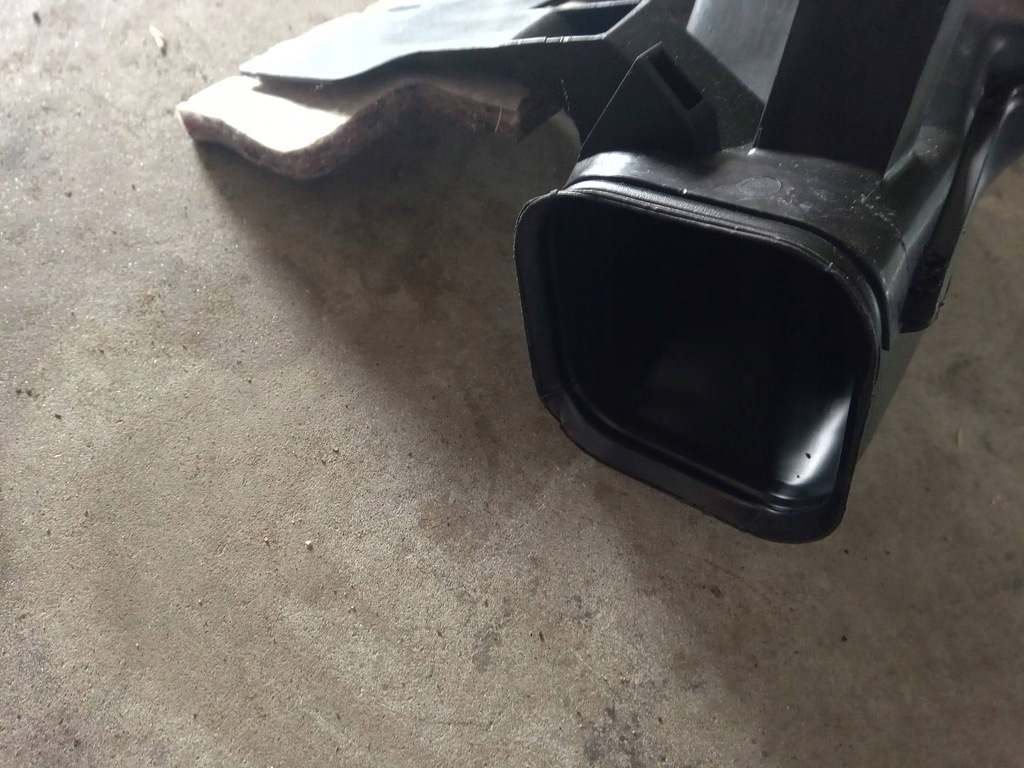 фото №7, Audi a8 s8 d2 4d 2000 частина труби впуску повітря 4d1819801