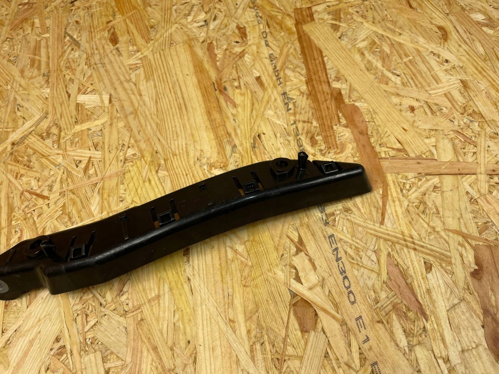 Кронштейн напрямна бампера перед правий tesla model y 1493771-00-b 2020- Недорого