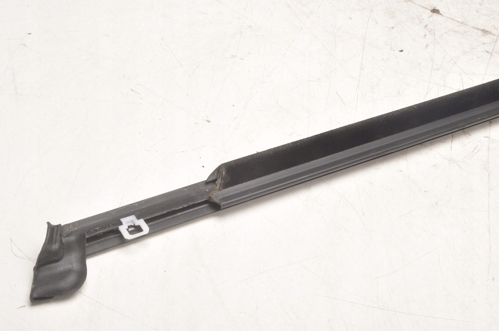 фото №7, Volvo s60 iii молдинг скло підвіконна задня права