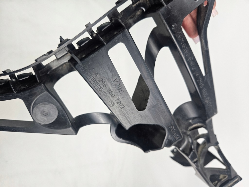 фото №16, Mercedes benz eqe 2023 - направляющая кронштейн бампера задняя правый a2958807202