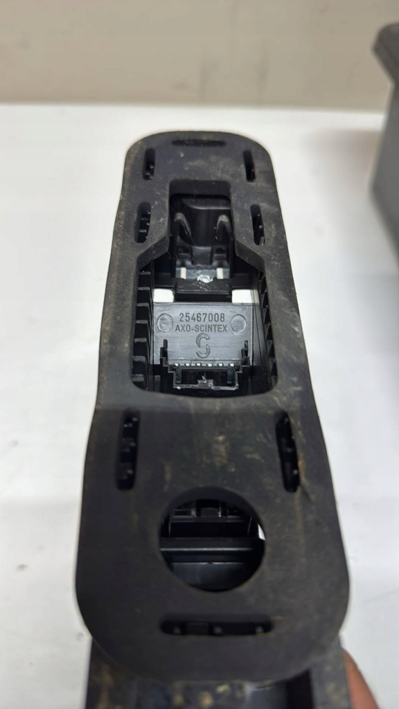 Купити Вкладиш фари ліве / правий задні задній trafic vivaro primastar 25467008 оригінальний номер