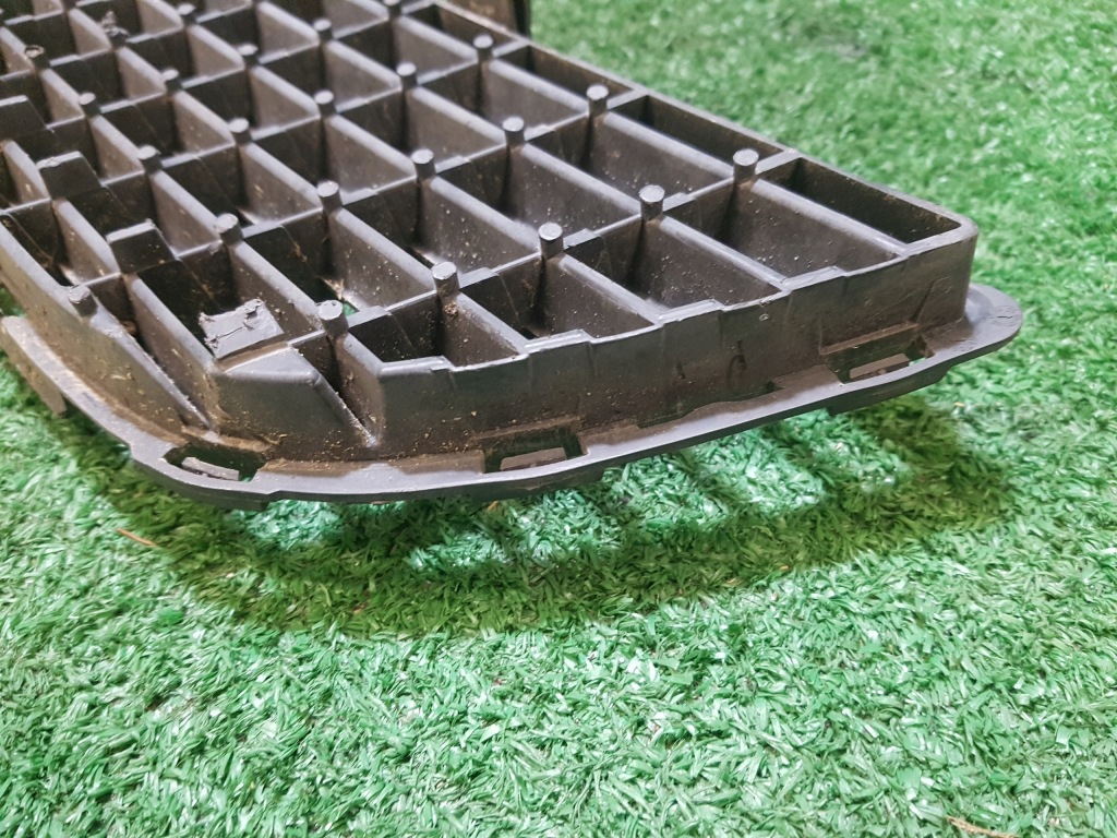 Решітка бампера середня opel vectra c 13182906 Зі Шроту