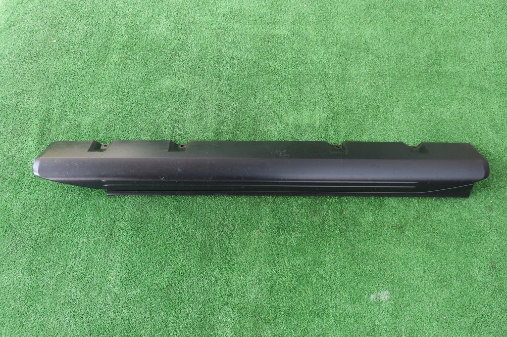 фото №1, Молдинг поріг поріг права suzuki jimny 2002r ні фарбована оригінал om