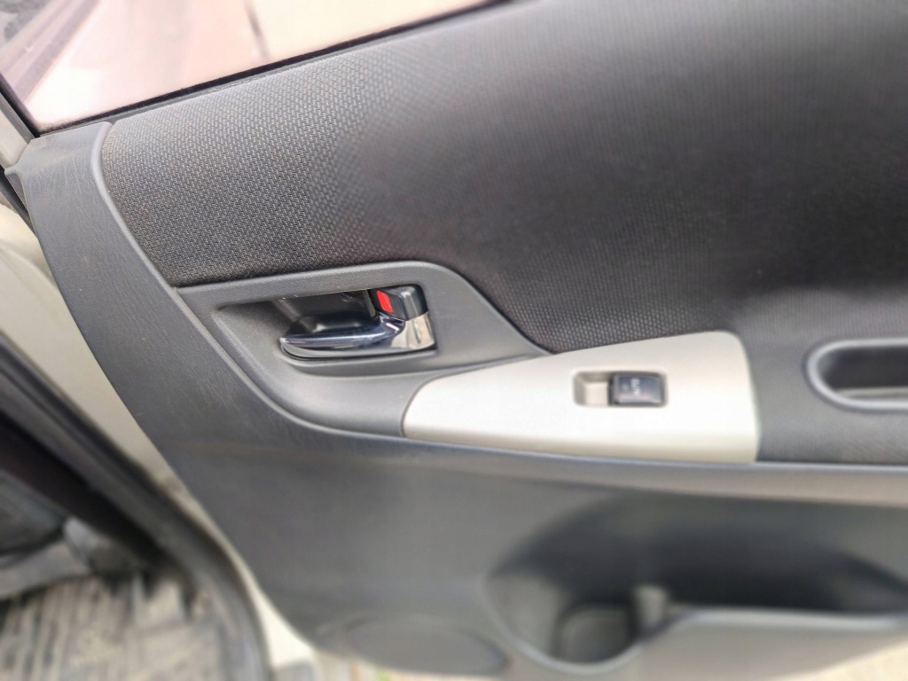 Купить Ручка внутренняя правая  задний toyota corolla verso 01-04