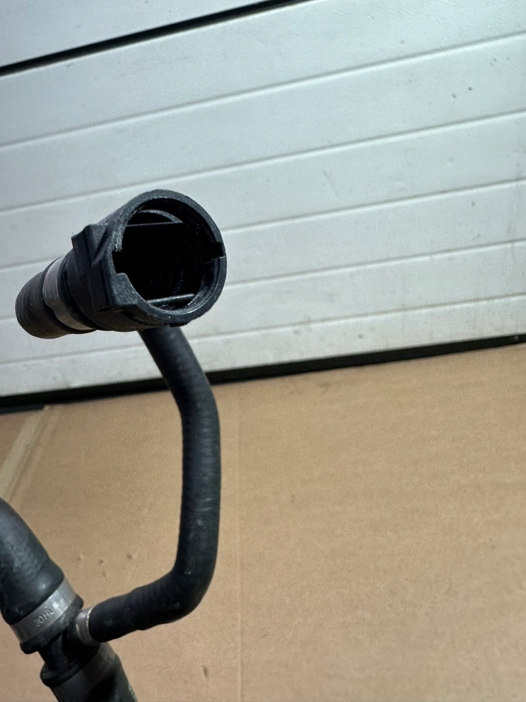 Шланг рідина охолоджуючий, трубка води, mercedes eqa w243, h243 Київ