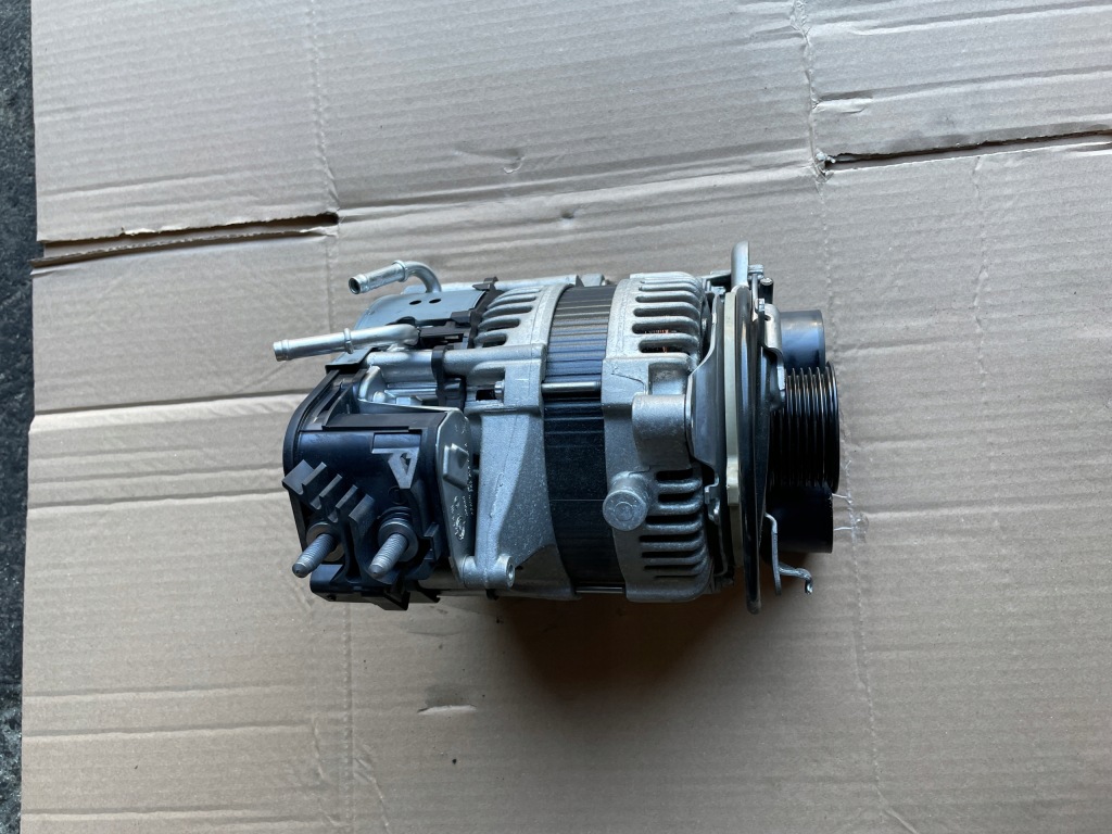 Купити Mercedes glc 253 рестайлінг  генератор 2649001600