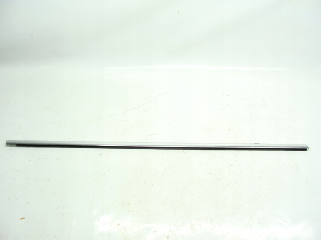 фото №1, Opel astra j молдинг уплотнитель дверь правый перед