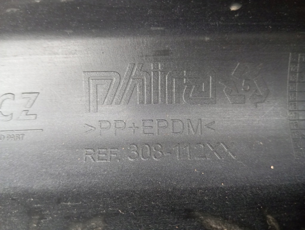 Бампер перед peugeot 308 t7 рестайлинг  led оригинальный номер Киев