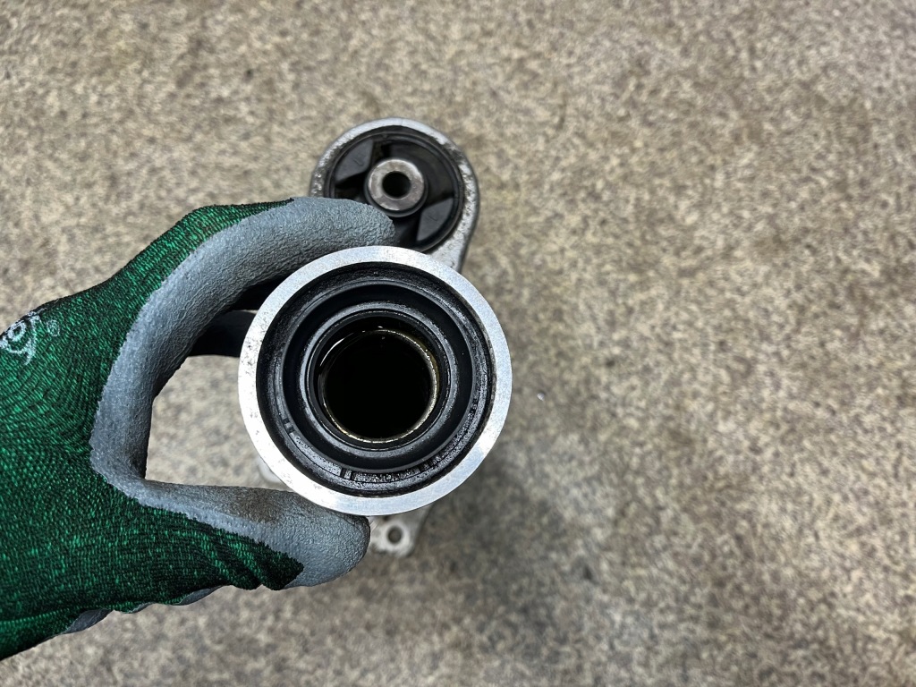 фото №8, Приводной вал внутренняя вал мост перед подшипник кронштейн tl43 grand vitara 2 ii