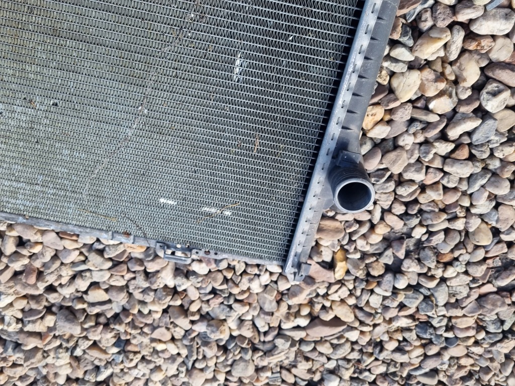 Bmw e31 840 радіатор води 2242138 Недорого