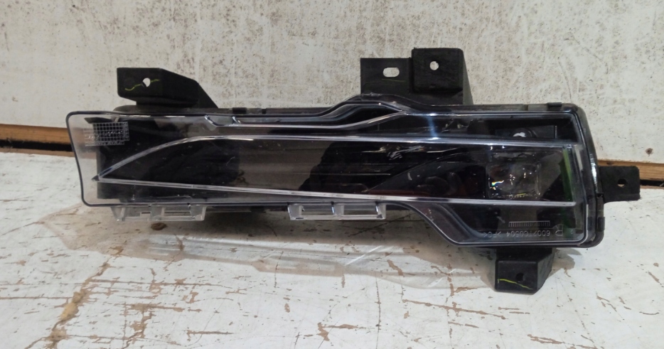 фото №1, Противотуманная фара правый tesla 3