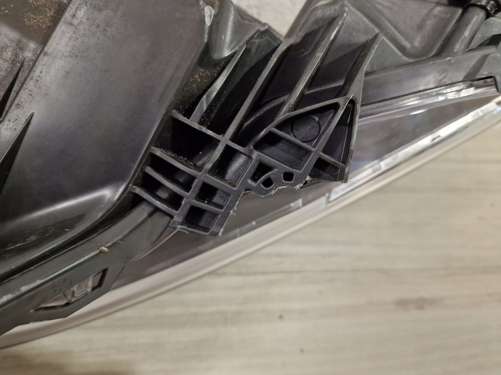 фото №13, Ferrari roma лампа права перед 904370