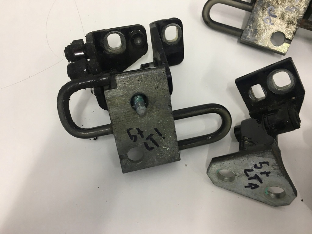 фото №13, Петля двері перед задня права сторона vw golf 5 plus 2003-2009