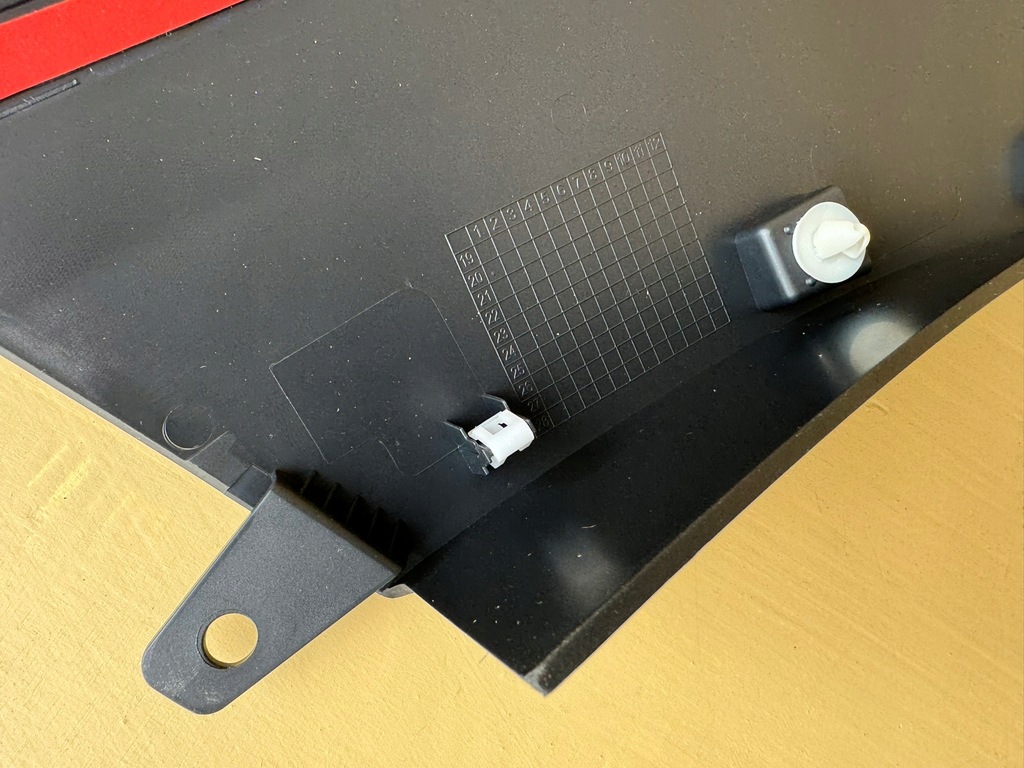 фото №13, Land rover defender 2 ii l663 20r- молдинг крыла правый задняя l8bm-286d02-ab