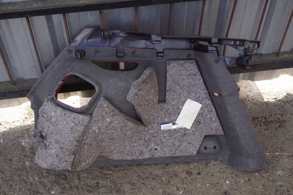 фото №8, Обшивка багажника правый volvo c30