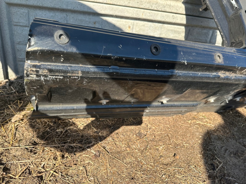 Порог правый , стойка  правый , обшивка правое  mercedes sl r230, w230 Недорого