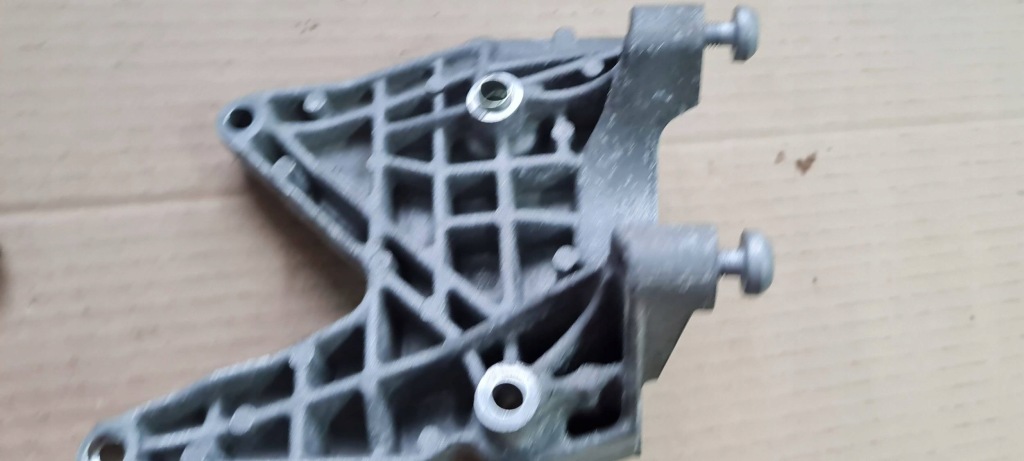 Sq5 80a q5 тримач  кронштейн генератора 3.0 tfsi 06m903143ac Зі Шроту