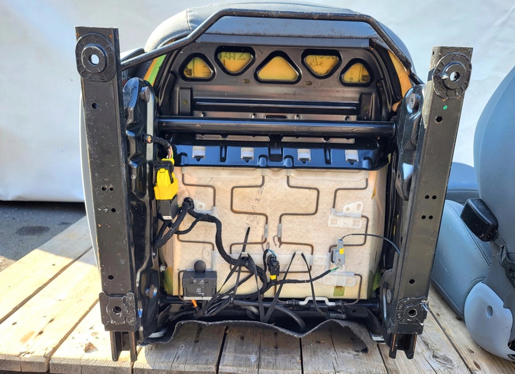 фото №8, Сидіння заднє сидіння комплект peugeot 208 i 2012r