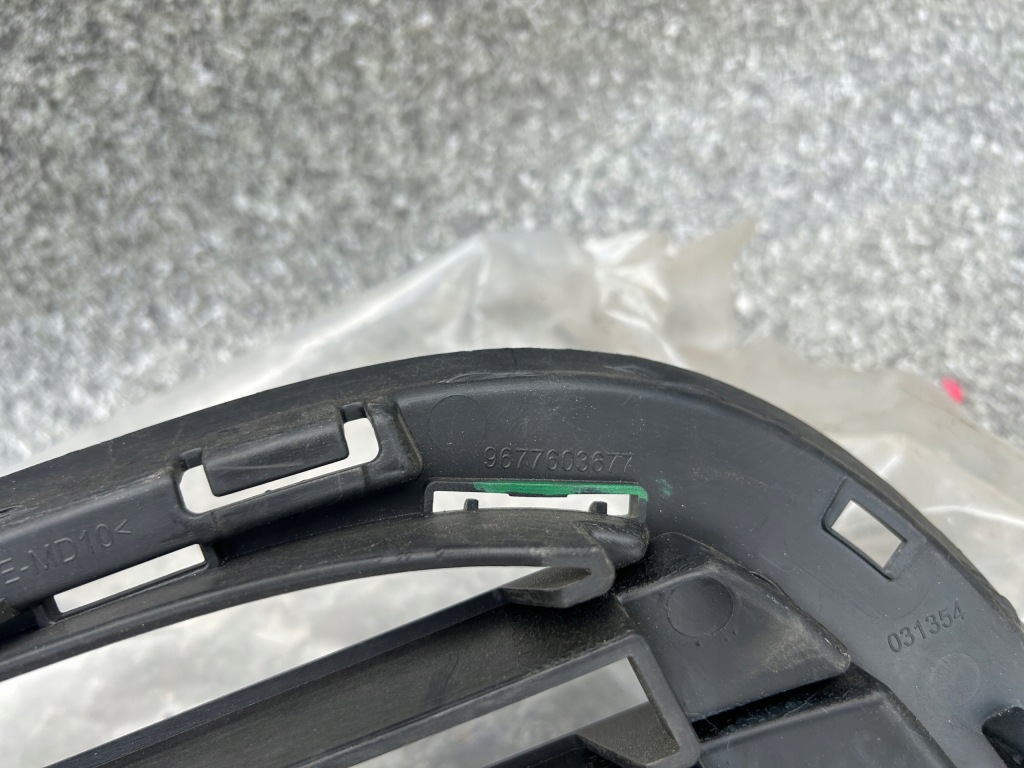 Решітка бампера передній перед citroen berlingo 3 iii 08- 9677603677 Недорого