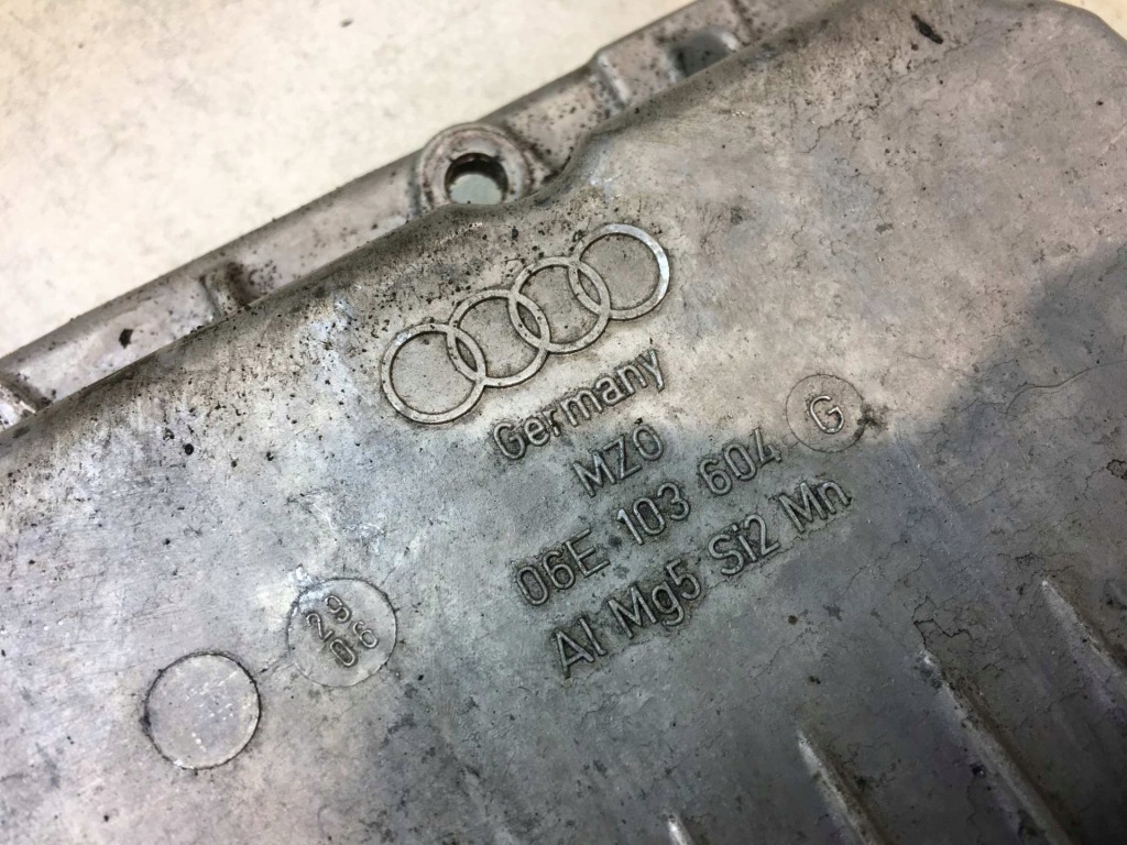 Поддон масляная a6 c6 3.2 v6 fsi 06e103604g в Украине