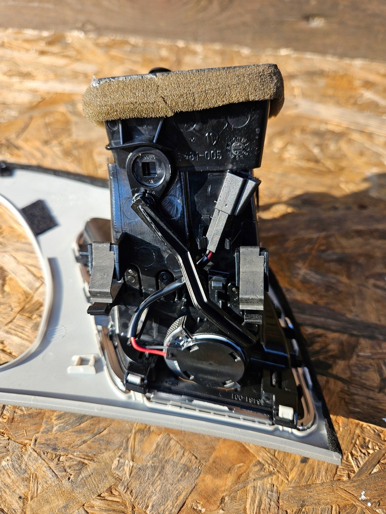 фото №9, Решітка обдув ліва audi a4 b8 a5 8t1820901h