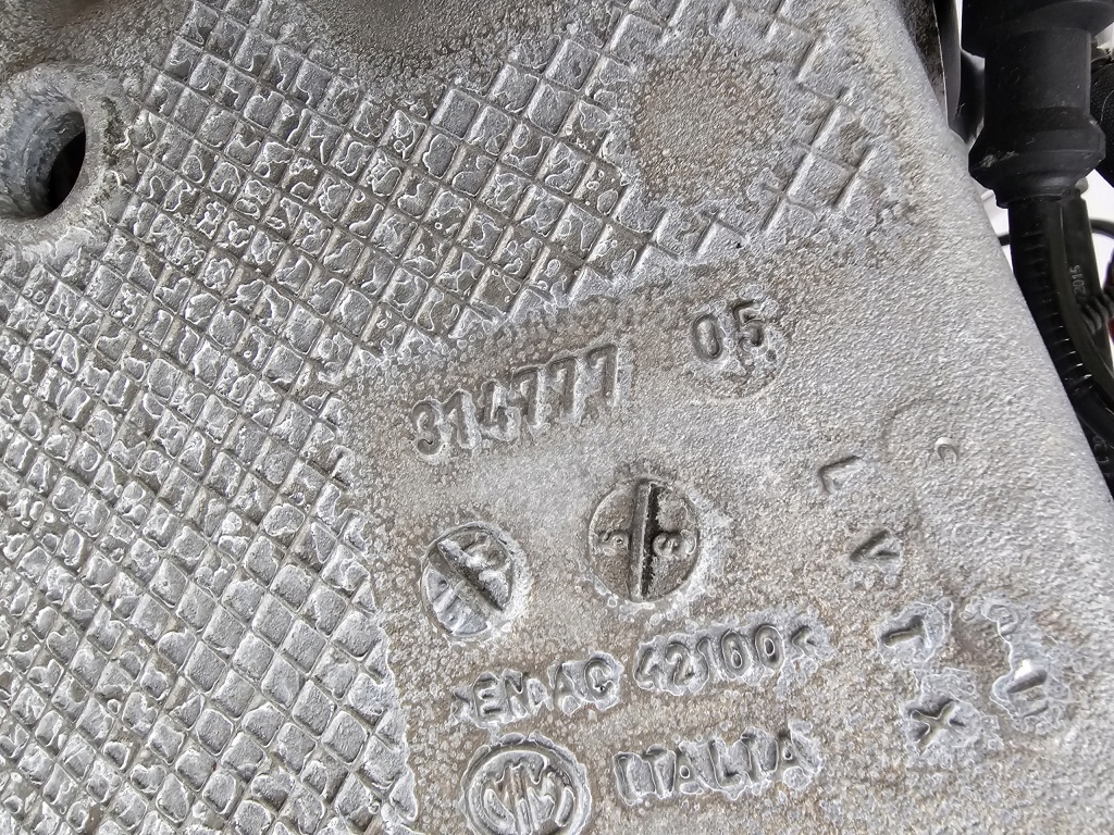 Ferrari поворотний кулак правий задня підвіска праві задній 238470 Оригінал