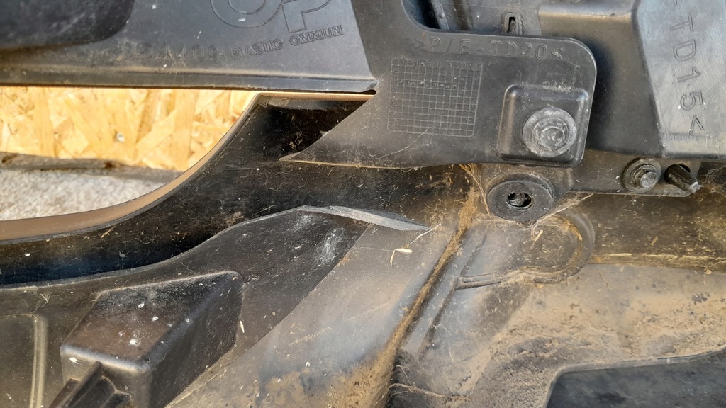 фото №12, Renault captur lift бампер передній решітка радіатора червоний гарний