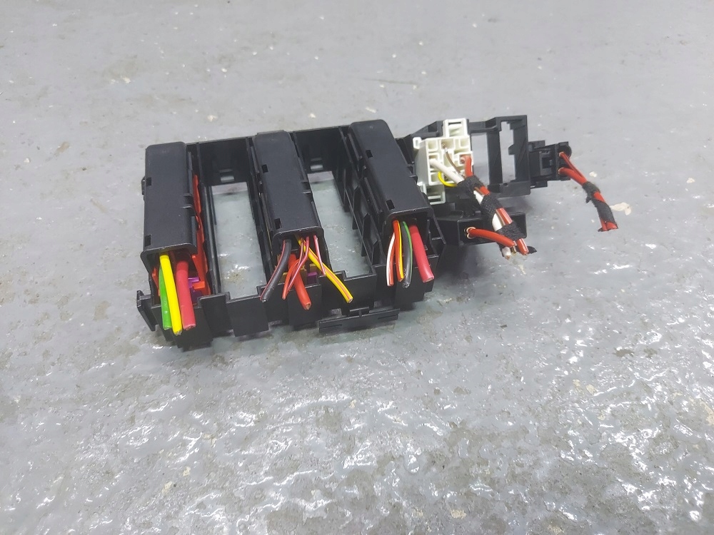 фото №1, Audi a6 c8 коробка предохранителей 4k0971845