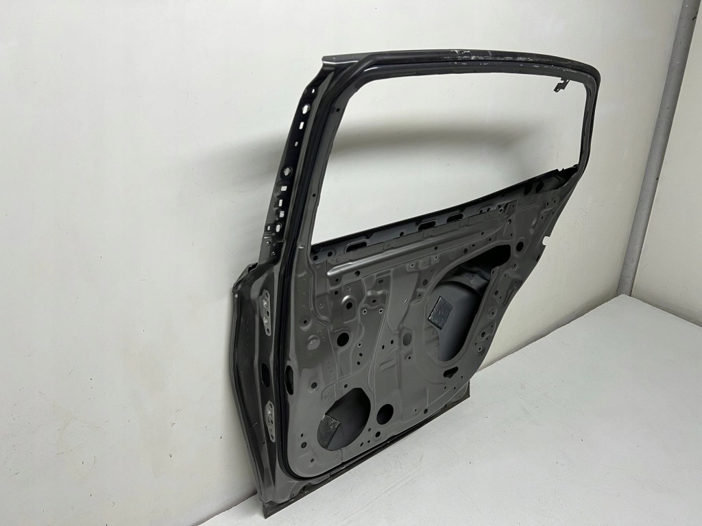 Lexsus ls 5 v hybrid дверь правое  задняя Киев