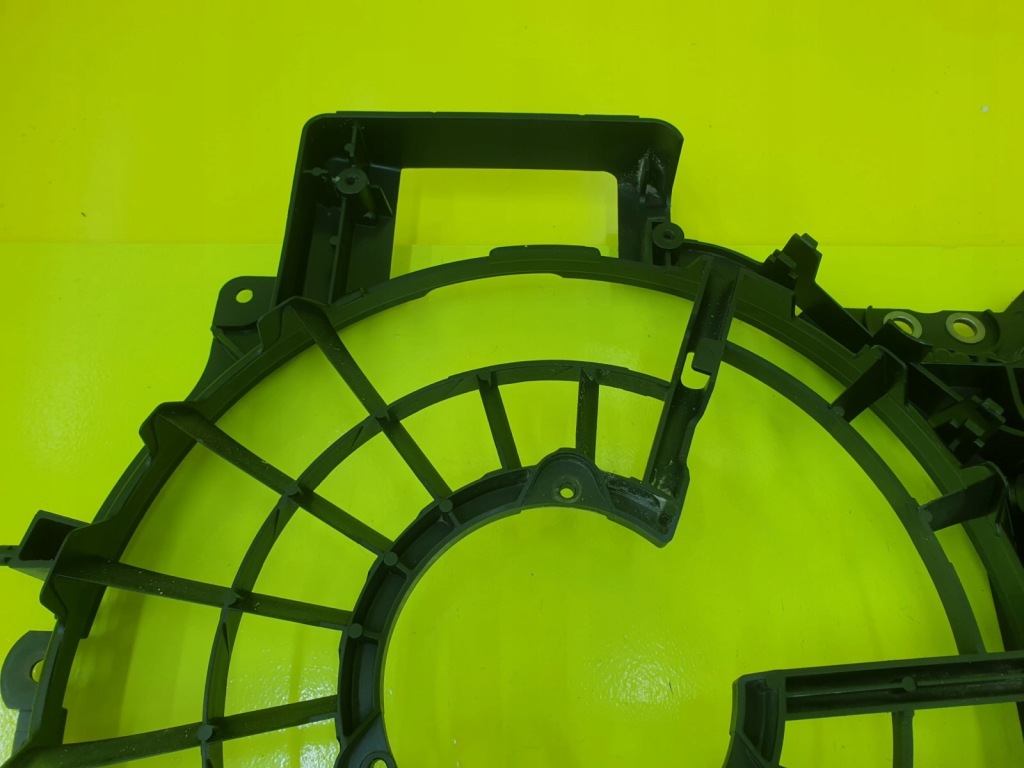 Корпус вентиляторов радиатора audi a6 c6 2.0 2.4 3.2 b 4f0121003a Киев