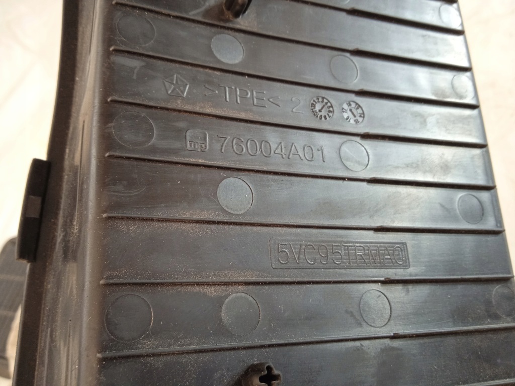 фото №6, Dodge ram 09 вкладка резиновый консоли usa