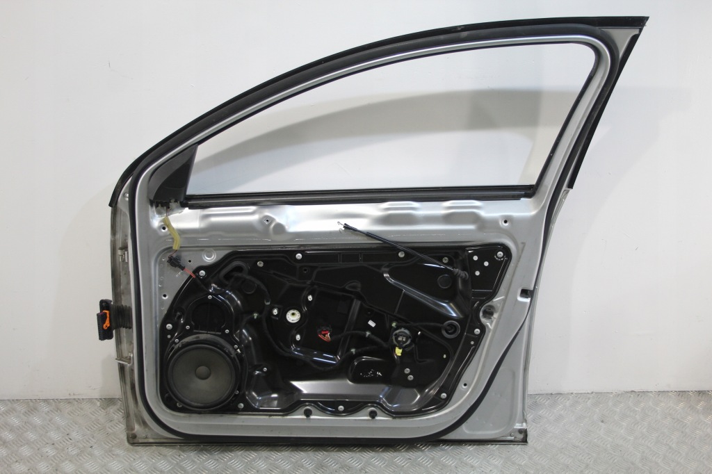 фото №4, Дверь правый перед передние vw passat b7 3aa